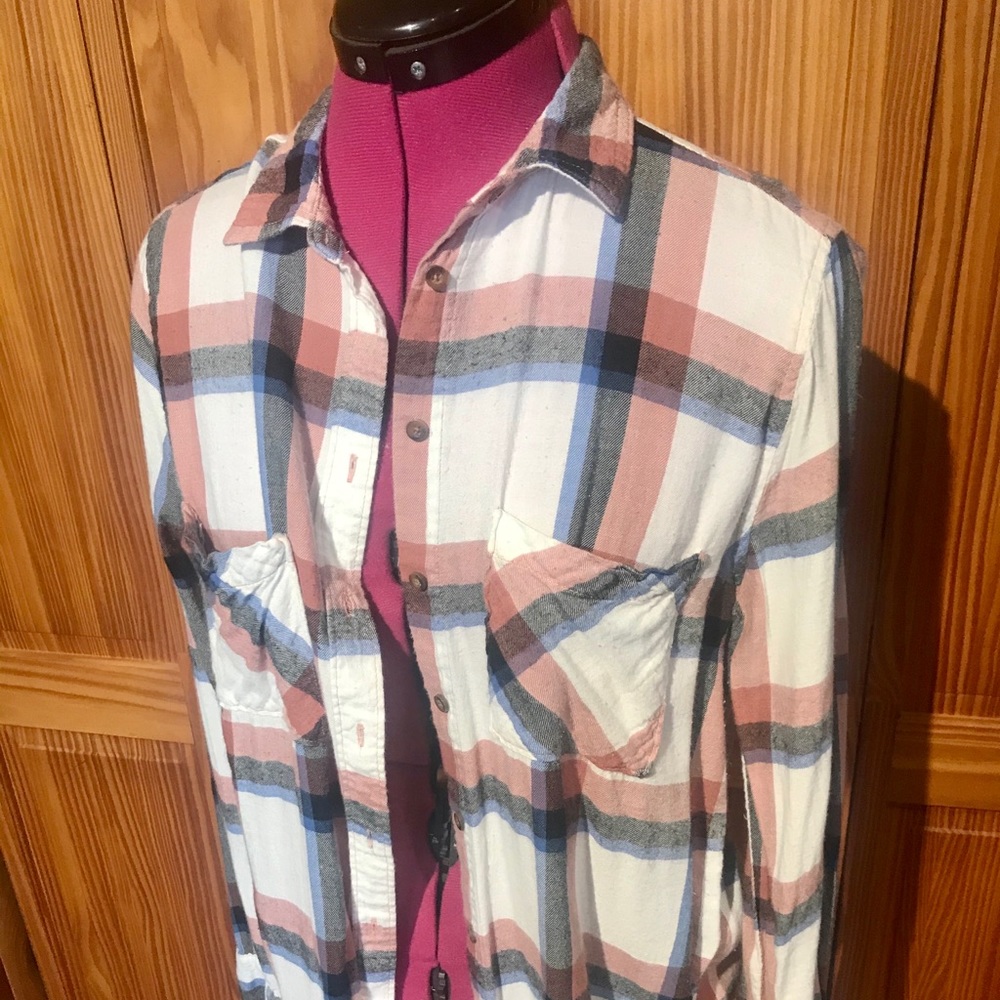 Soft plaid flannel long sleeved shirt
